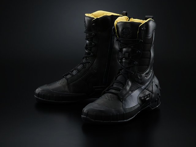 Puma sneaking hotsell boots